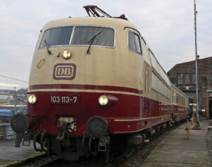 DB Br 103 113-7 mit club rheingoldwagen