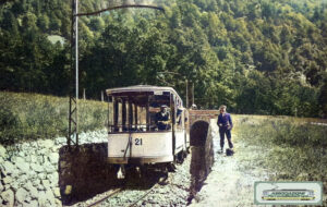 TBO Tramvia Biella-Oropa Convoglio in discesa verso Biella presso la Galleria del Prato Grande