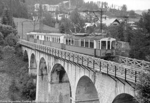 SFD Convoglio in arrivo da Calalzo in transito sul Ponte Bigontina presso Cortina