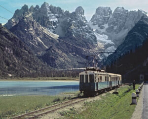 SFD Ferrovia delle Dolomiti presso lago di Landro convoglio diretto a Dobbiaco