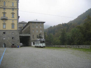 AFBO 1 Piazzale Stazione in Oropa Santuario in autunno