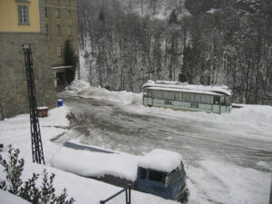 AFBO 1 Piazzale Stazione innevato in Oropa Santuario