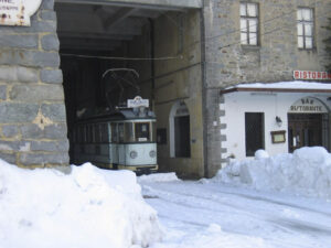 AFBO 1 Oropa Santuario in rimessa con neve