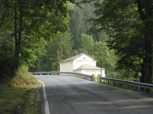 AFBO Cappella di S. Luca (attraversamento tramvia) in Oropa Santuario