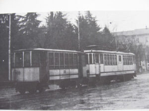 TBO Tramvia Biella-Oropa Convoglio sotto la pioggia in partenza dalla Stazione di Biella