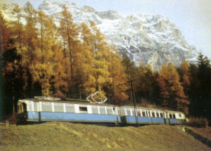 SFD Ferrovia delle Dolomiti Convoglio sotto la Croda Rossa