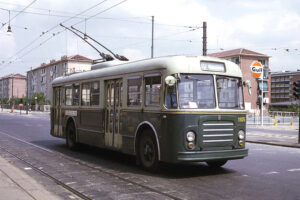 Filobus 1105 nella colorazione biverde ministeriale