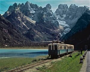 SFD Ferrovia delle Dolomiti Convoglio diretto a Dobbiaco presso Lago di Landro