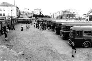 ATA Parata di autobus nel piazzale dell’ ex Stazione Ferrovie Elettriche Biellesi